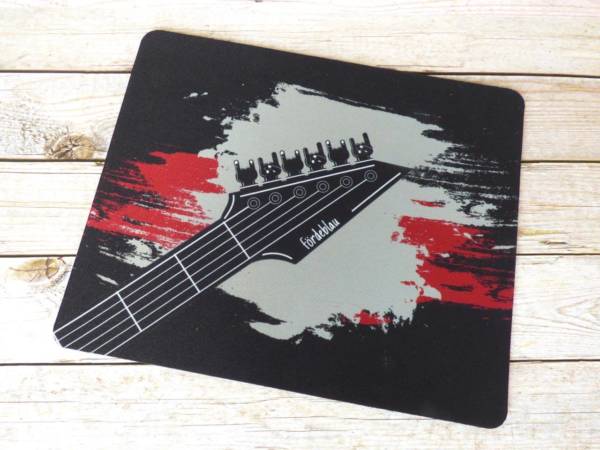 Heavy Metal Mousepad bedruckt im Gitarren-Design