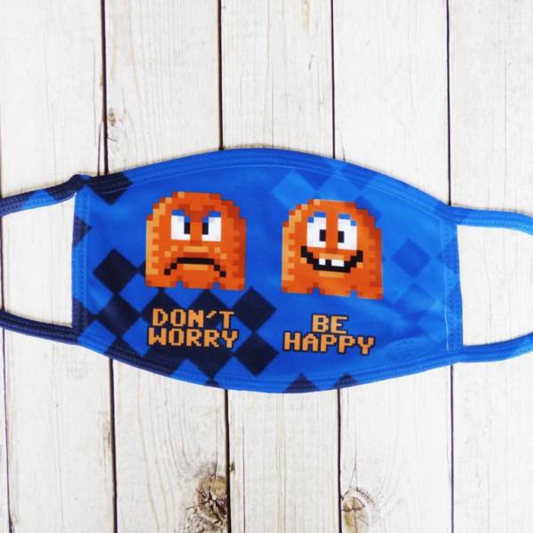 Lustige Behelfsmaske mit Gesichtern im Pixel-Design: „Don’t worry, be Happy“