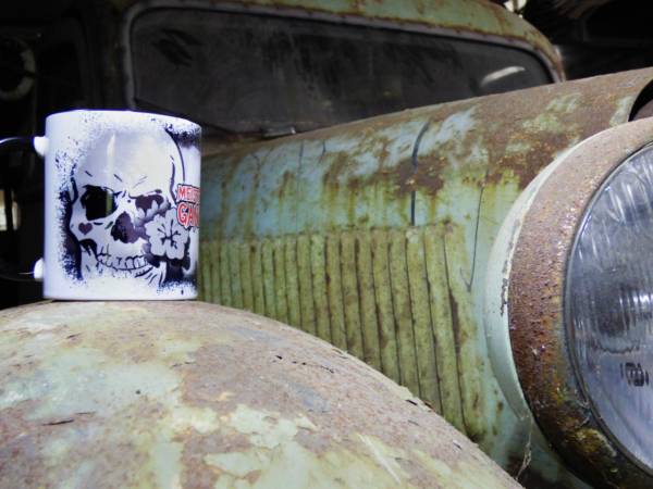 Kaffeetasse mit Totenkopf-Motiv