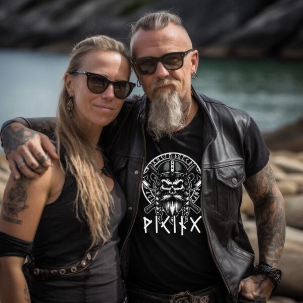 Totenkopf Wikinger Herrenshirt mit Futhark Runenschrift