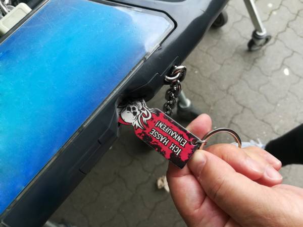 Einkaufswagenlöser im Einsatz