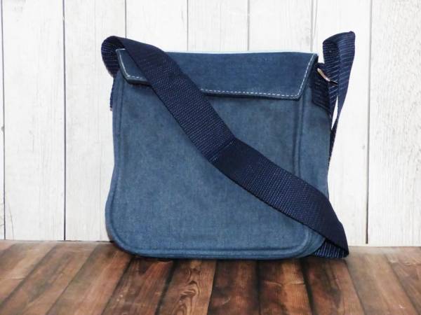 Fördeblau Jeans Umhängetasche Rückseite