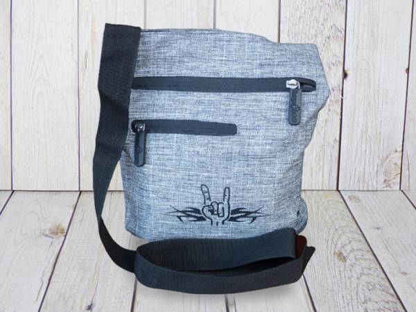 Kleine Umhängetasche mit Metal Hand | Pommesgabel und Tribal